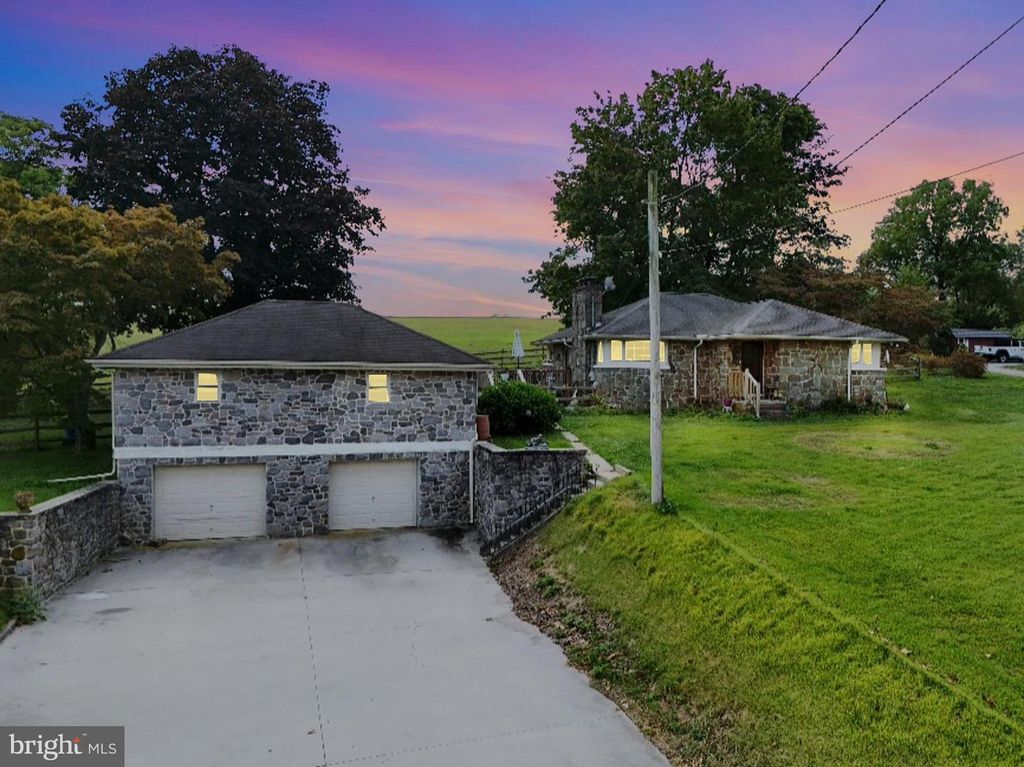 6170 YORK RD, Spring Grove, PA 17362