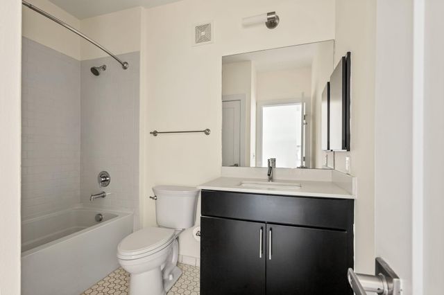 2721 Dulce LN 132, Austin, TX 78704