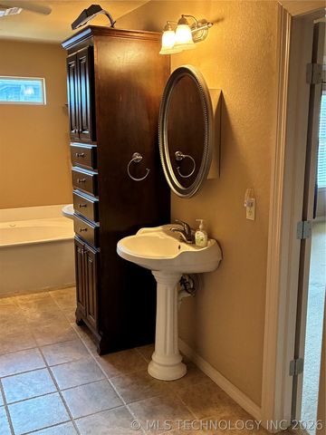 14705 Courtney Lane, Glenpool, OK 74033