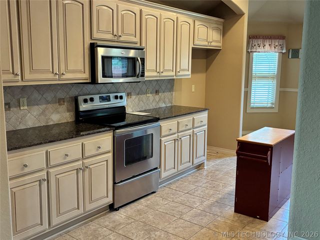 14705 Courtney Lane, Glenpool, OK 74033