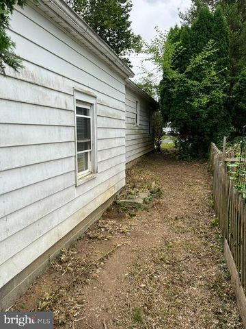 1811 WOODLAND AVE, Lancaster, PA 17602