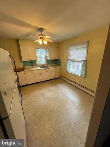 1811 WOODLAND AVE, Lancaster, PA 17602