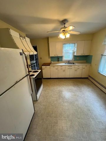 1811 WOODLAND AVE, Lancaster, PA 17602