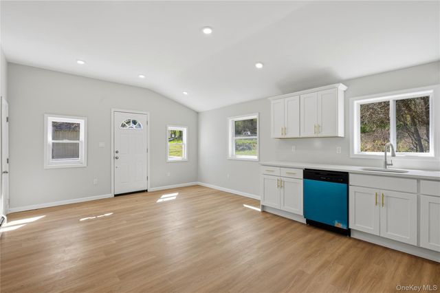892 Winterton Road, Bloomingburg, NY 12721