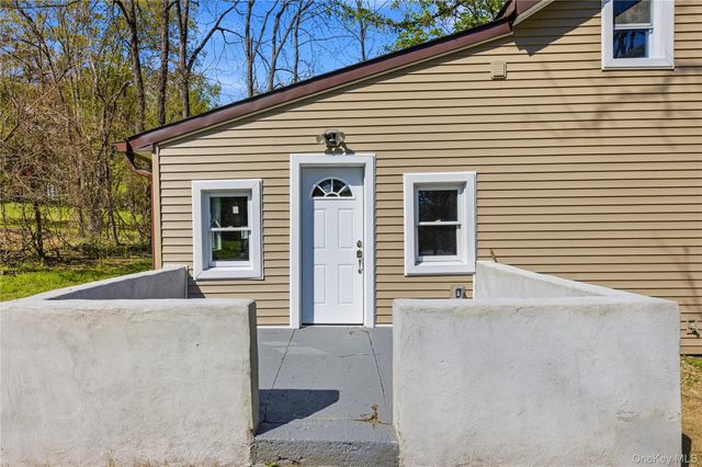 892 Winterton Road, Bloomingburg, NY 12721