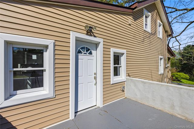 892 Winterton Road, Bloomingburg, NY 12721
