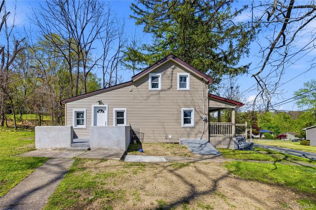 892 Winterton Road, Bloomingburg, NY 12721