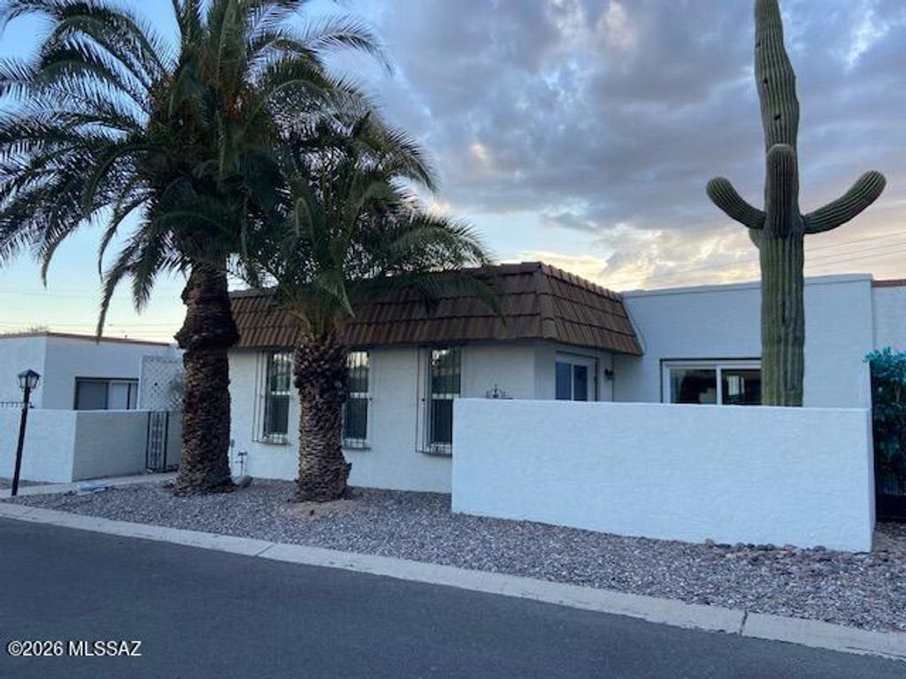 600 E River Rd Apt C, Tucson, AZ 85704