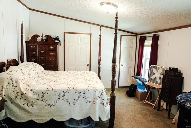 2966 N Folsomville Road, Boonville, IN 47601