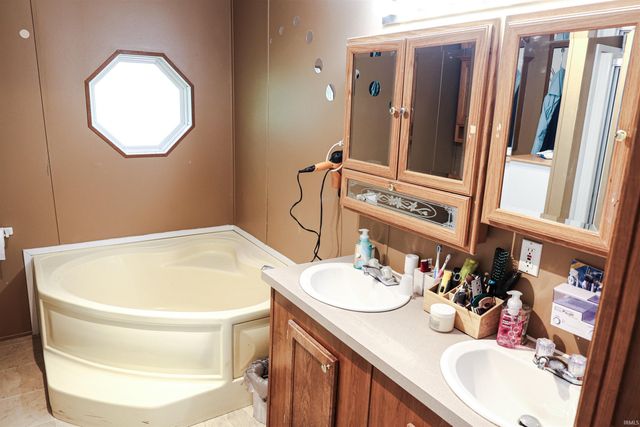 2966 N Folsomville Road, Boonville, IN 47601