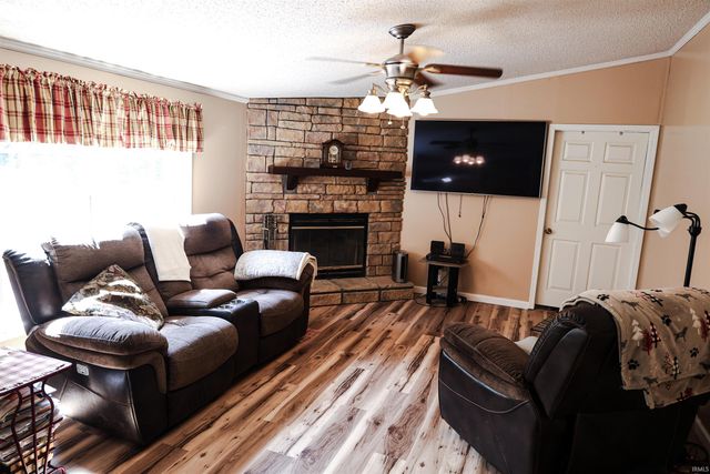 2966 N Folsomville Road, Boonville, IN 47601