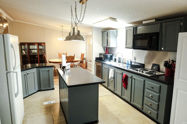 2966 N Folsomville Road, Boonville, IN 47601