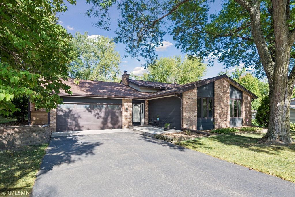 1549 Skyview Drive, Chaska, MN 55318 — exterior
