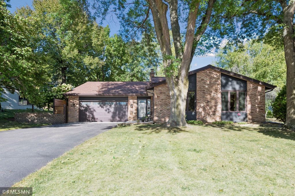 1549 Skyview Drive, Chaska, MN 55318 — photo 2