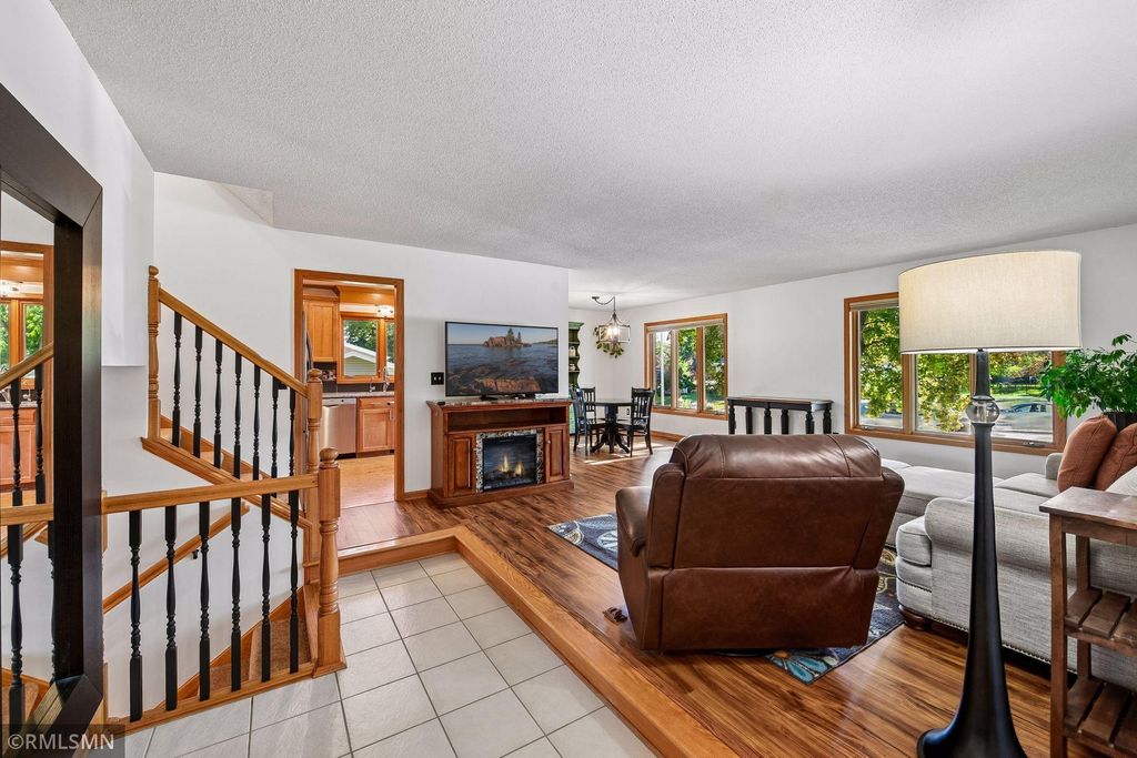 1549 Skyview Drive, Chaska, MN 55318 — photo 4