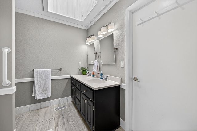 1001 S 19th Street, Rogers, AR 72758