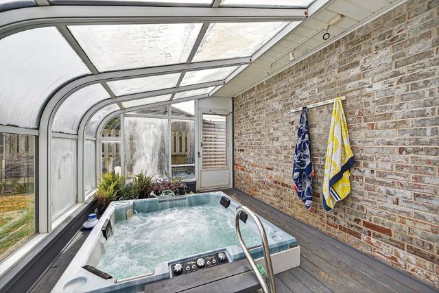 1001 S 19th Street, Rogers, AR 72758