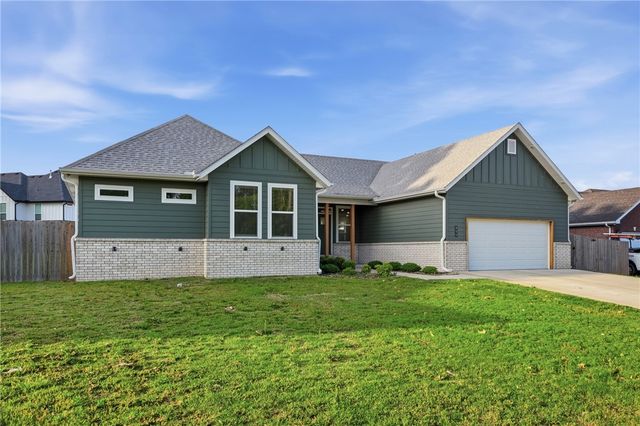 804 E Parks Street, Prairie Grove, AR 72753