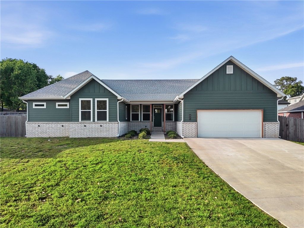 804 E Parks Street, Prairie Grove, AR 72753