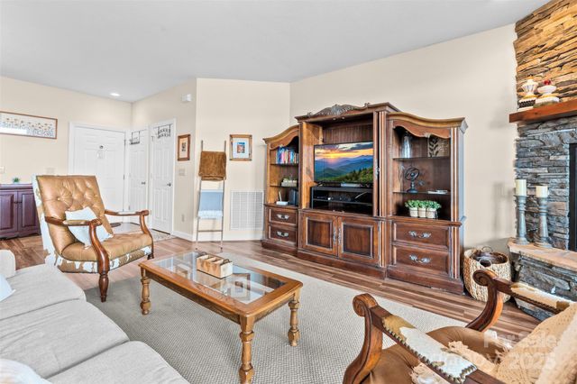 375 Pleasant View None 2D, Sugar Mountain, NC 28604