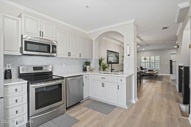 509 N MARKET Street, Jacksonville, FL 32202