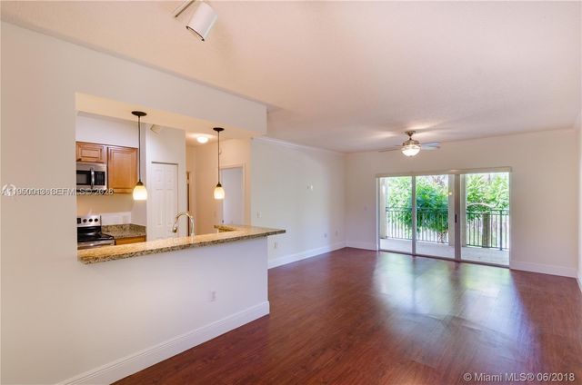 2458 Centergate Dr 202, Miramar, FL 33025