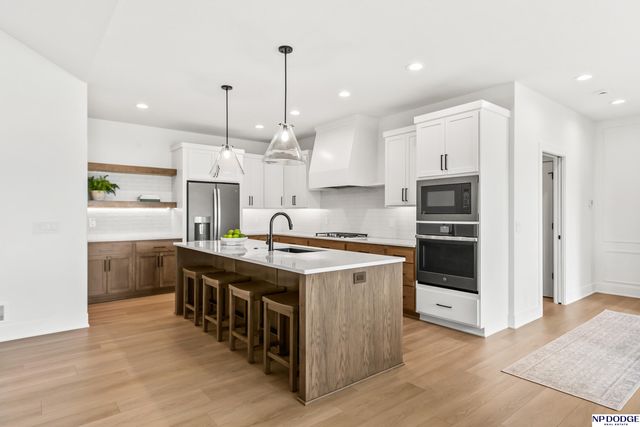 3337 S 212 Avenue, Elkhorn, NE 68022