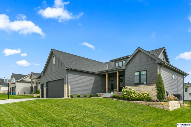 3337 S 212 Avenue, Elkhorn, NE 68022