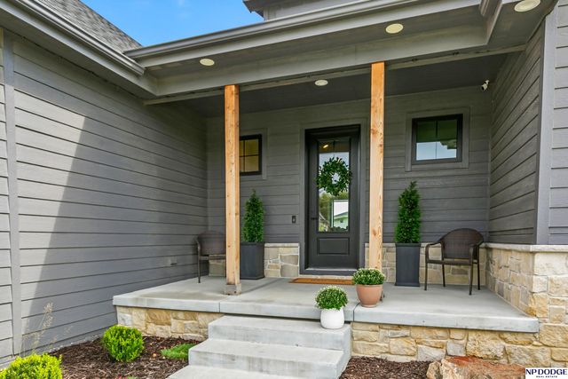 3337 S 212 Avenue, Elkhorn, NE 68022