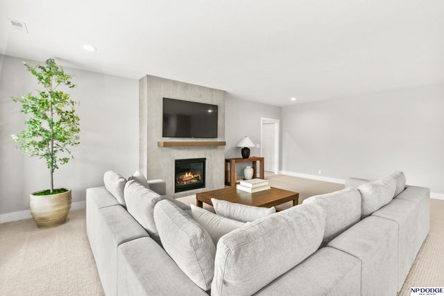 3337 S 212 Avenue, Elkhorn, NE 68022