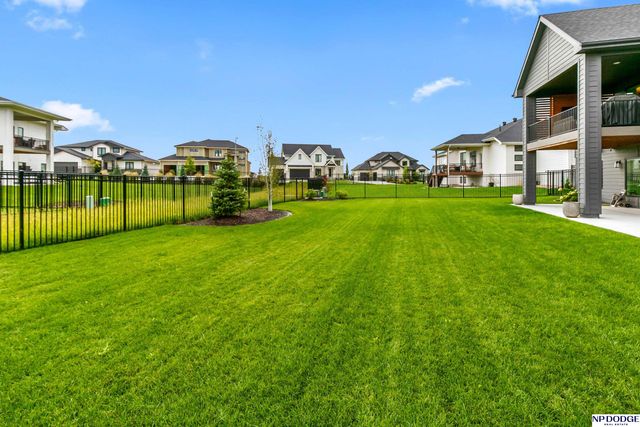 3337 S 212 Avenue, Elkhorn, NE 68022