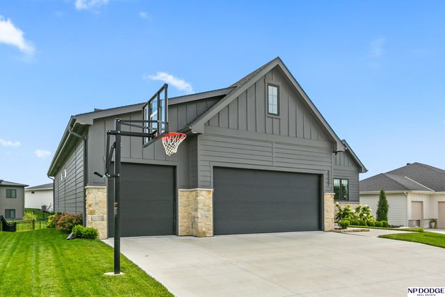 3337 S 212 Avenue, Elkhorn, NE 68022
