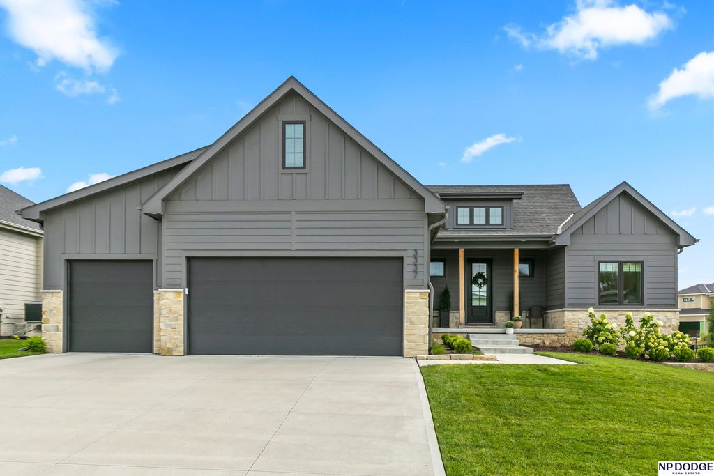 3337 S 212 Avenue, Elkhorn, NE 68022