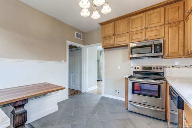 567 Donaldson, San Antonio, TX 78201