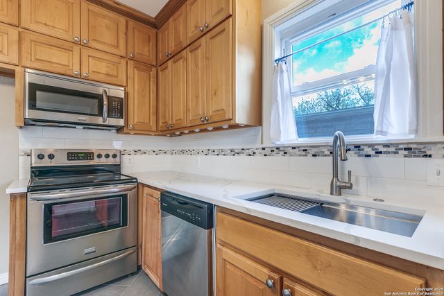 567 Donaldson, San Antonio, TX 78201