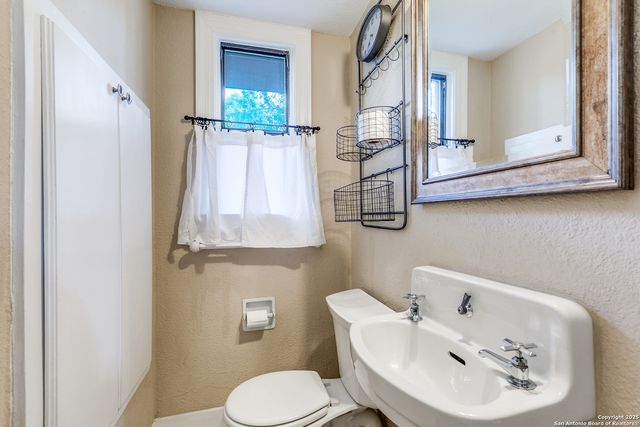 567 Donaldson, San Antonio, TX 78201