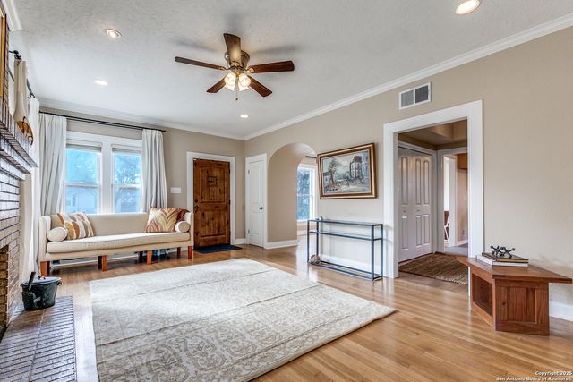 567 Donaldson, San Antonio, TX 78201