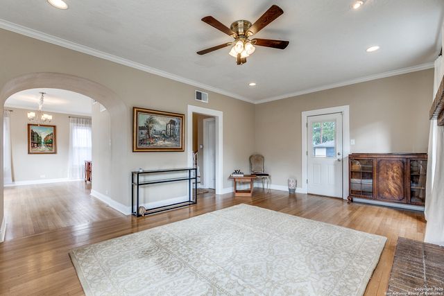 567 Donaldson, San Antonio, TX 78201