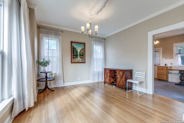 567 Donaldson, San Antonio, TX 78201