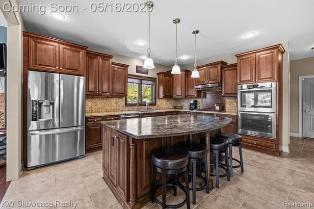 3348 Kingsway Drive, Highland, MI 48356