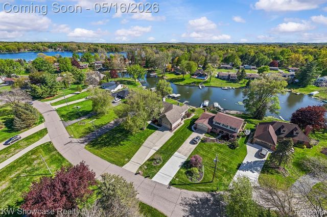 3348 Kingsway Drive, Highland, MI 48356