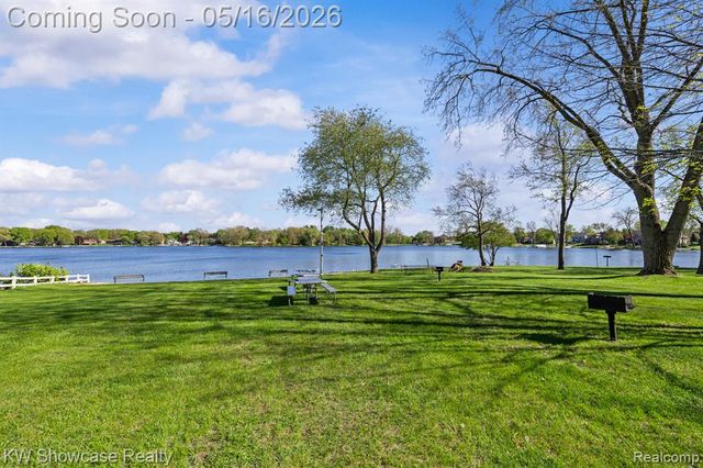 3348 Kingsway Drive, Highland, MI 48356