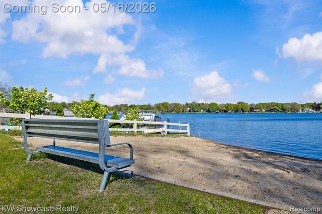 3348 Kingsway Drive, Highland, MI 48356