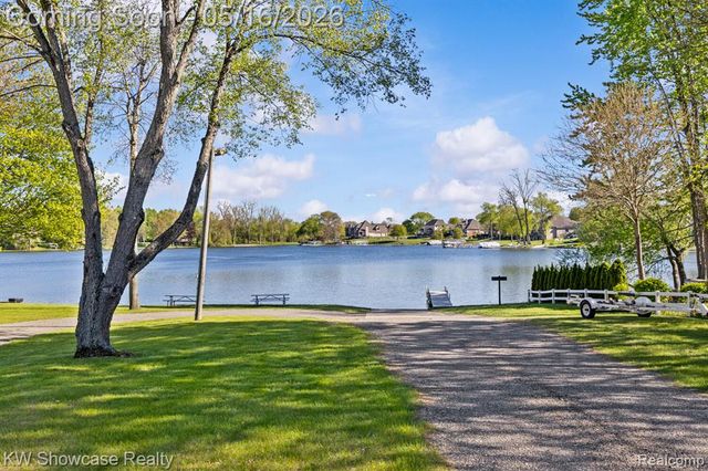 3348 Kingsway Drive, Highland, MI 48356