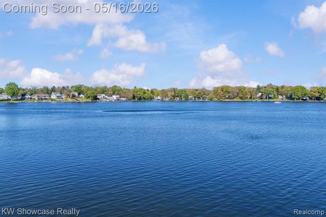 3348 Kingsway Drive, Highland, MI 48356