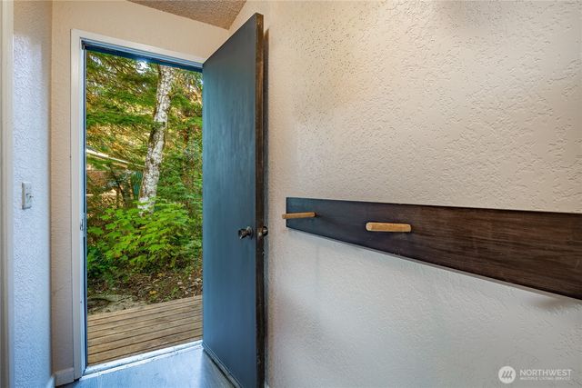 7018 Olympus Way, Glacier, WA 98244