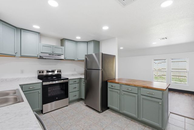 1718 S Fern St, Wichita, KS 67213