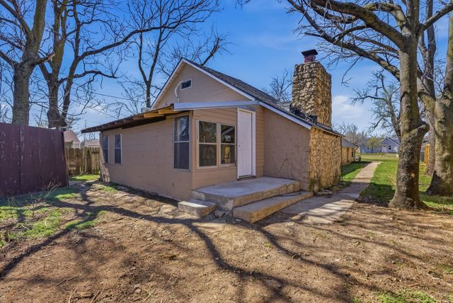 1718 S Fern St, Wichita, KS 67213