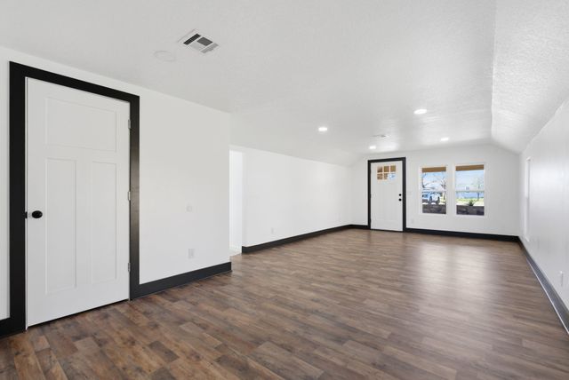 1718 S Fern St, Wichita, KS 67213