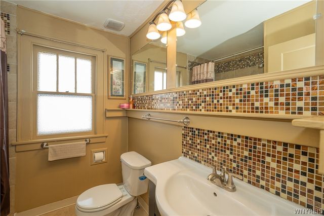 300 Windermere Boulevard, Amherst, NY 14226